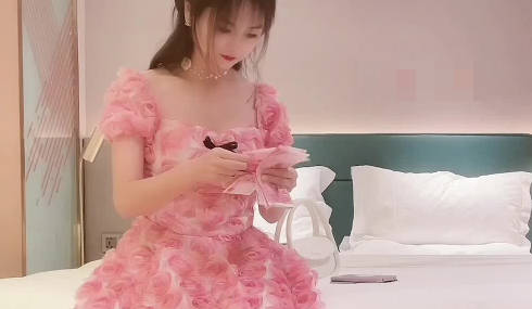 Xingba original. The female owner of the clothing store was fucked hard - Li Xunhuan