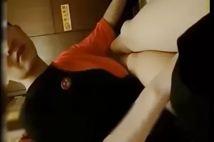 The best white tiger slut Bai Xue deliberately seduced the male technician to touch her pussy and masturbate for members to watch in the massage shop