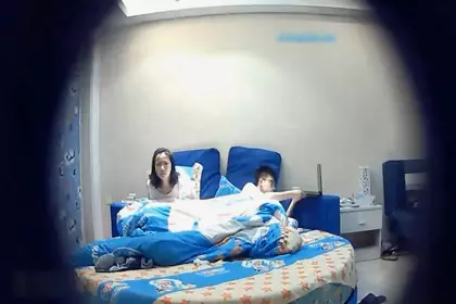 A young couple of college students in glasses secretly photographed in a love hotel on the weekend. The slim and petite girl was licked by her boyfriend and was very happy.
