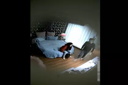 The temperament and beautiful jeans college beauty photographed in the love hotel opened a room with a middle-aged uncle and took the initiative to serve him in various positions and had two shots with her face exposed HD