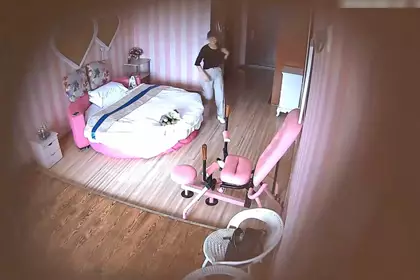 The lewd man with glasses and the innocent lover with ponytail and glasses were filmed in the love hotel room. They seemed to be reserved at first, but then they had sex 2 times and showed their faces.