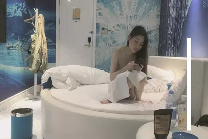 The second high-priced escort, white skin like snow, sweet goddess, beautiful legs and hips, gentle cooperation, passionate sex is really exciting