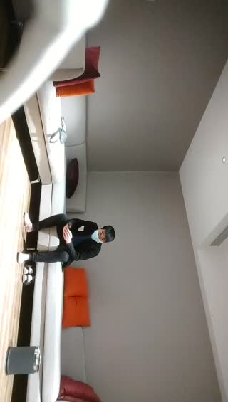 High-quality beauty S-shaped figure with beautiful legs wearing black stockings kneeling down to lick cock and blowjob is very good, just into the explosion of gasping and moaning