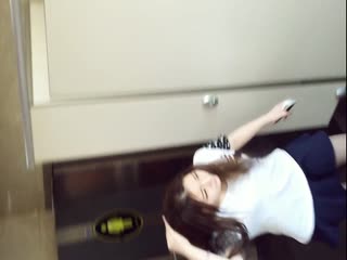 A domestic expert sneaked into the KTV women's restroom of a certain entertainment city to peek at the seemingly