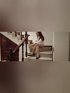 Self-purchased unleashed domestic masterpiece, a shy and lovely white-collar worker in the company is invited to a suite, with pink and white breasts, high-value stockings and beautiful legs, original 1080P, with attached 35P