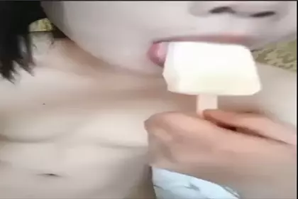 Don't put it up anymore, don't waste your dick. The good daughter ate popsicles and wanted to play ice and fire with her father. As a result, she was fucked by her father with a big cucumber.