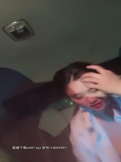 Slutty girl [Nana the slut] masturbates with a banana in the car late at night, fucks hard in the back seat, very tempting, don't miss it if you like it