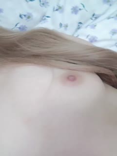 Strongly recommend a baby-faced, pure, sweet, young loli girl, completely naked, with white and tender breasts, a close-up of a pink pussy, a vibrator inserted into her pussy, rubbing her clitoris, panting and moaning