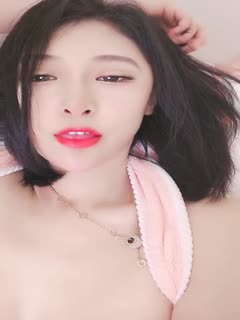 #168CM The best beautiful legs flat model has just been broadcast for a few days. The pink breasts and tight pussy are spread open at close range. The super high value big red lips chat and moan nicely