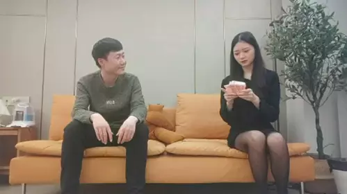 Make an appointment with a black stockings beautiful legs girl to have sex clearly with a good angle of view, pull the hair and ride from behind