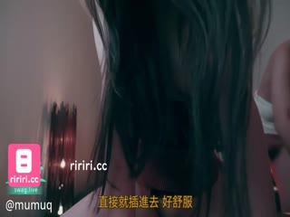 This kind of bikini slut in summer is a kind of bikini slut who strikes up a conversation on the beach. After being blackened and tipsy, she has 4P direct internal shooting