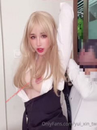 Internet Red Talent-Xinyuri's latest Onlyfans charging video flowed out, professional OL white-collar workers, teasing friends to eat chicken temptation, were satisfied with fake cock!