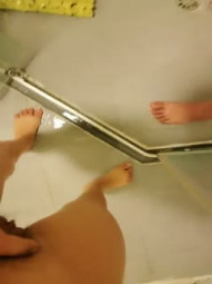 During menstruation, the baby-faced baby opened a room with the eldest brother, and ate with the penis in his hand, leaving the younger brother without a set of thruster and ravaged by various positions. The eldest brother was also ruthlessly coquettish with blood and grass.