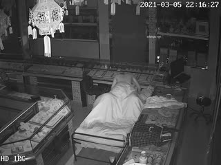 [Family Camera Cracking] The latest peeping at the owner's wife of the gold store after closing, the female superior snapped a cigarette and the man was at ease afterwards.