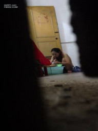 Peeping at the beautiful little sister-in-law next door in the cave, listening to Xiaoqu, washing clothes, good figure and good value, eldest brother has a blessing