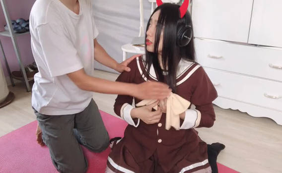 The characters in the animation come true. It's so cool to shoot her in the mouth-Manman