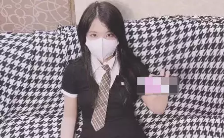 The little sister at the front desk of the hotel-Xiao Min Er