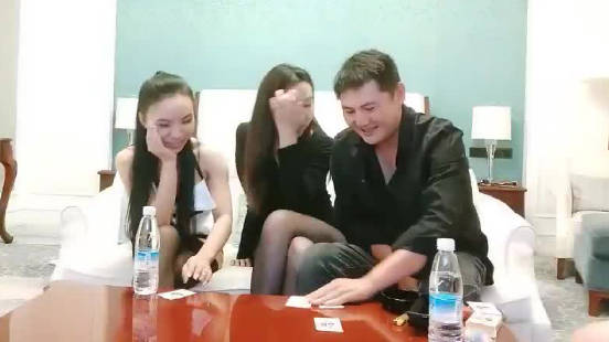 Netizens live broadcast of real couple's wife exchange appointment