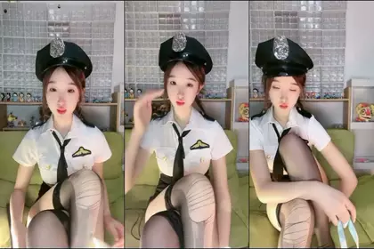 [Rabbit Rabbit Little White] Pure desire ceiling ~ Live broadcast with water gun to ask for training, crying in the first broadcast, the little sister was wronged, crying made the big brothers feel distressed