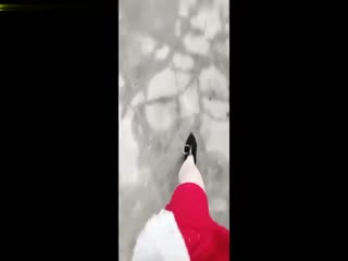 First-person perspective, the hot girl takes the initiative to blow the dick hard and rides it