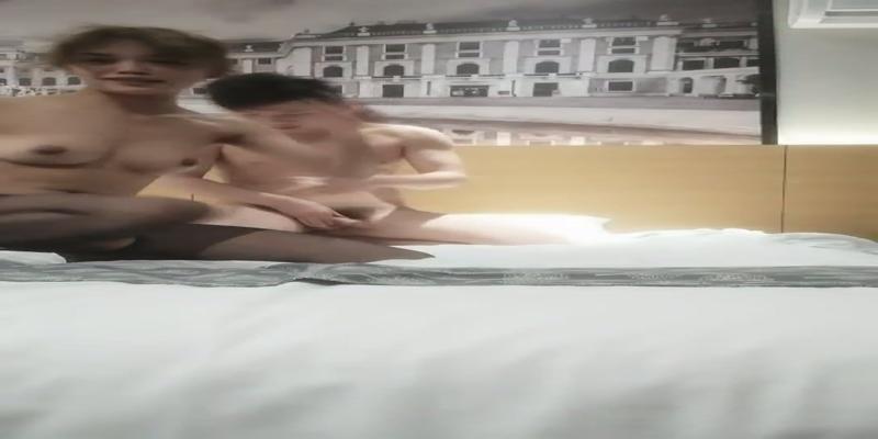 [Swap Wife] The God is back tonight. The 32-year-old nurse has a second shot after the intermission. She has a C-cup breast and embraces the side to share the climax.