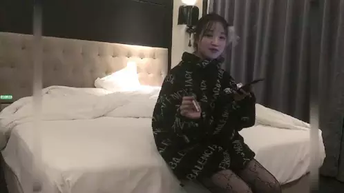 25 minutes New Year's Eve first shot on a virgin fan New Year's Eve can't help but squirt