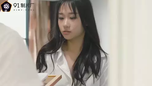 The black stockings and beautiful legs of the little sister are riding and thrusting, and the final sprint is panting