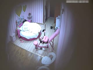 Hacker hacked the home camera to spy on a beautiful young woman who had just finished her shower and her husband who looked like Fan Wei with a mustache having sex on the sofa