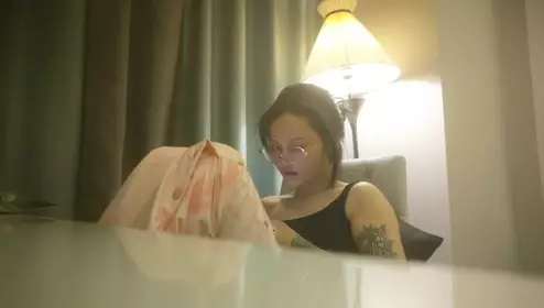 23-year-old girl went shopping and drank all night and came back to the hotel tonight to have a good time. She was on top and panted and screamed. It was so cool.