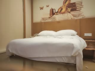 Slender legs, high-end peripheral beauty, small shorts, head pressing, oral sex, very skilled, close-up, standing, back entry, collision