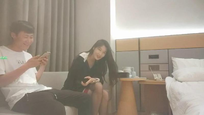 [Brother is just a legend now] High-end 168CM leather miniskirt top stockings beautiful legs sucking big cock aiming at the pussy and inserting low moaning