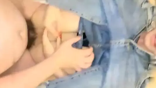 true incest case in Henan, a cousin used his pocket money to trick his cousin into going to an outdoor public toilet...