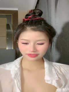 Flaming big red lip gourmet net red beauty! Hot dance temptation is a stunner!