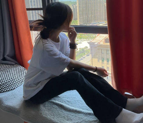 Ask her daughter to wear her best friend's hip skirt and let her call her uncle.