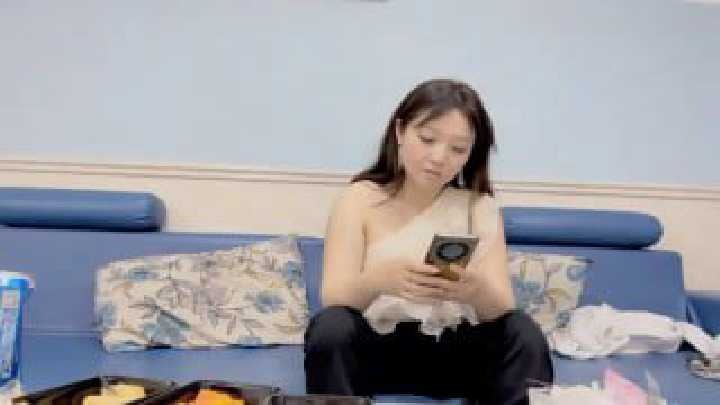 Mr. Dream Valley's Flower Exploration-A Young Woman in a BMW