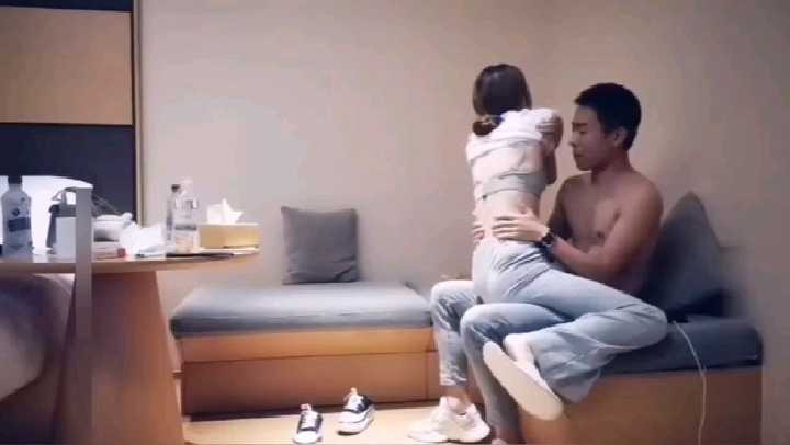 9 Total Exploration Flowers-White Jeans Long Legs 2