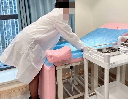 Nurse sister help me go to the fire