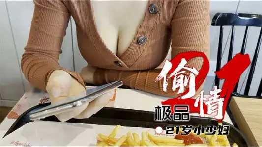 The young woman orgasms until her legs are soft.
