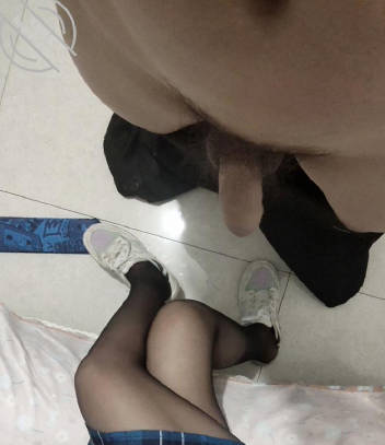 After a long drought, it's my second time to fuck my daughter's best friend.