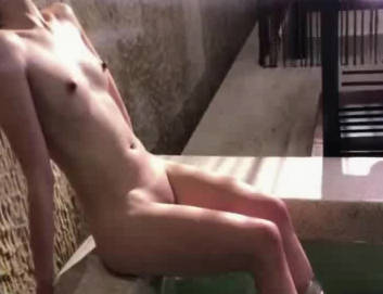 Drunken OL threw down the driver after calling a car.