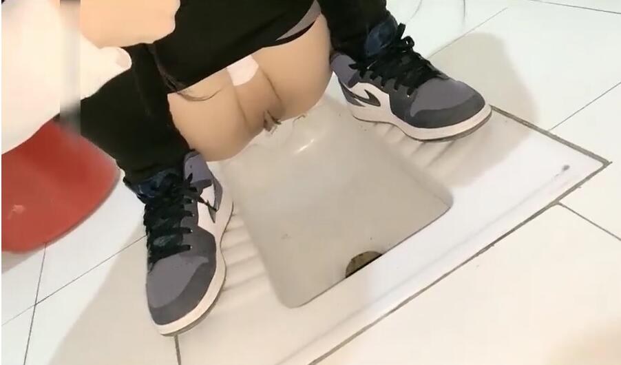 AVOVE01-27 field public toilet shooting