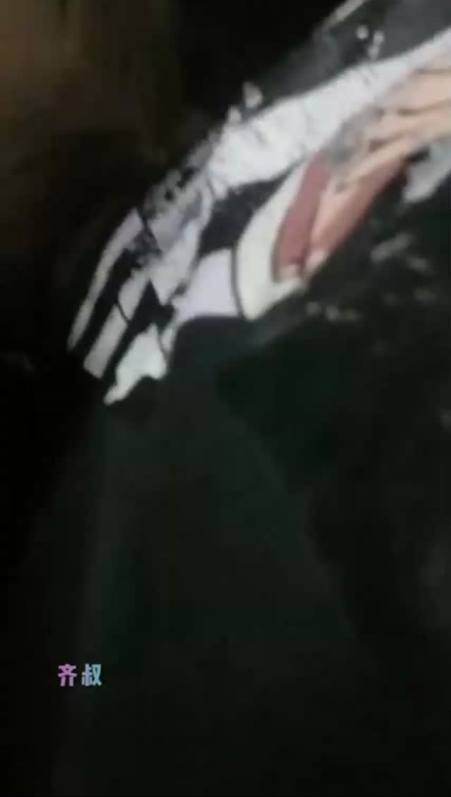 [Subway Real Indecency] Uncle Qi looked for a beautiful woman with temperament at Guangzhou Subway Station and forced her little sister out of the car from the wall! MP4