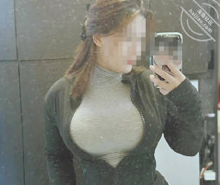 The strong-winged sister-in-law in life is so kind in bed.