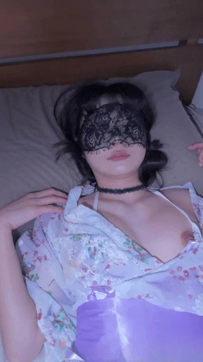 I accidentally walked into the soup house staff lounge and saw the tender sister in kimono.