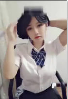 The key point of Super Zhengmei's begging for support, digging and screaming is that she is still good-looking. Let's help brush some crowns first.