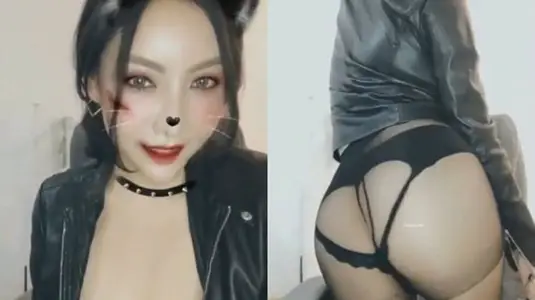 Tan Xiaotong Epic S-Class Private Shooting First Reveals! At three o'clock, fully open the masturbation stick and insert it deeply into the pink and tender acupoint, and the milk gushes wet body orgasm.