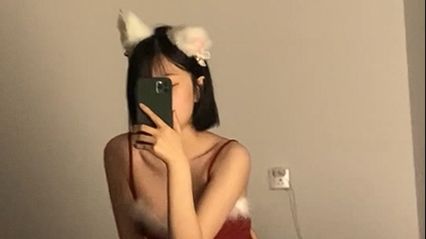 Sexy tart girlfriend took the initiative to take selfies, trying to show everyone how lascivious they look when riding on a cock.