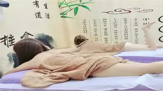 Fun story of massage shop: white skin and beautiful white legs beauty passion 4P climax