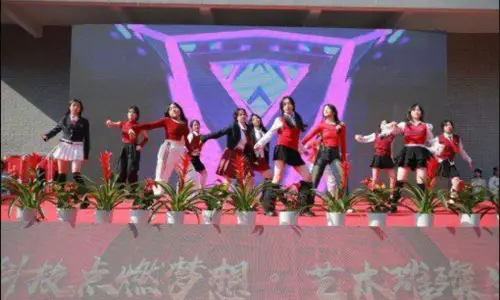 The video of [Nansheng] chatting naked with netizens in Fuzhou No.18 Middle School was leaked out. It is too against the weather to have this huge breast at this age.
