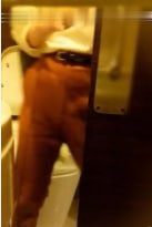 The front of the public women's toilet in the tea restaurant is full of panoramic images of many little sisters, which are convenient and bright. A handful of pubic hair